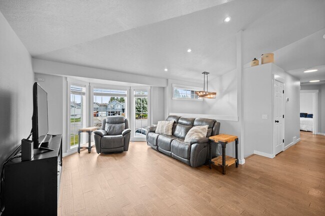 Building Photo - Gorgeous Liberty Lake 5 Bedroom Home!