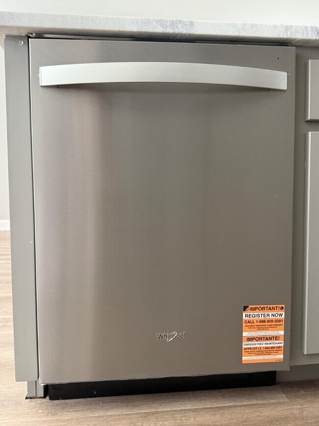 Building Photo - 4364 Ravenwood Park W