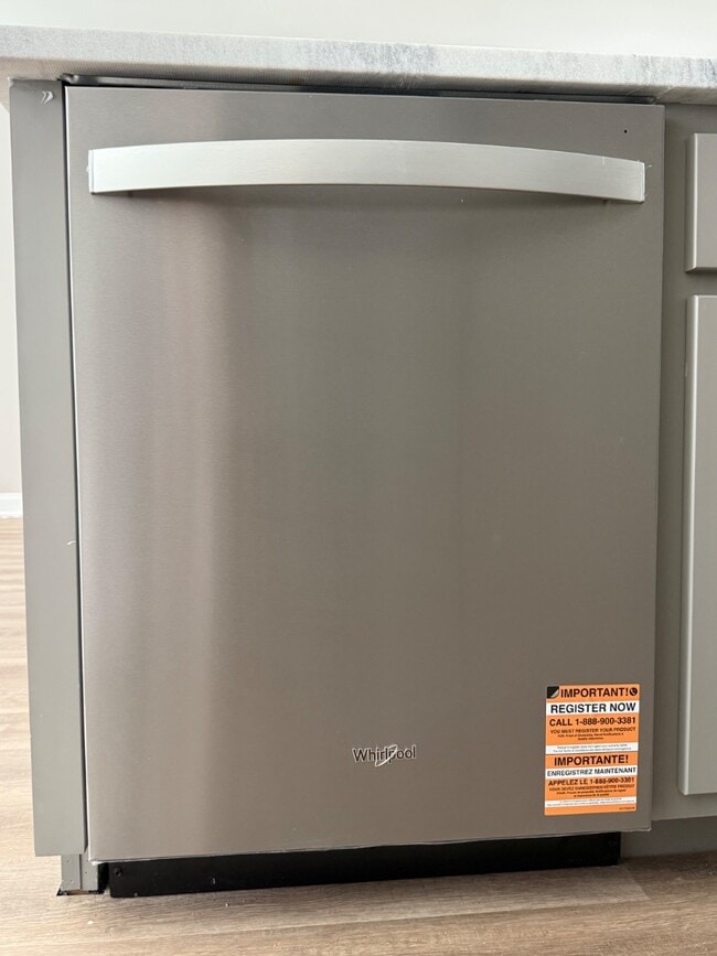 Building Photo - 4397 Ravenwood Park W