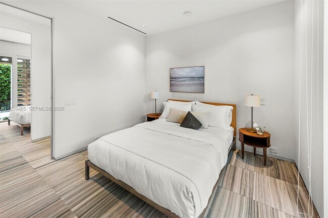 Building Photo - 610 W Dilido Dr