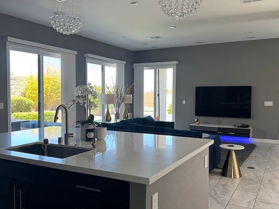 Building Photo - 217 Cromarty St