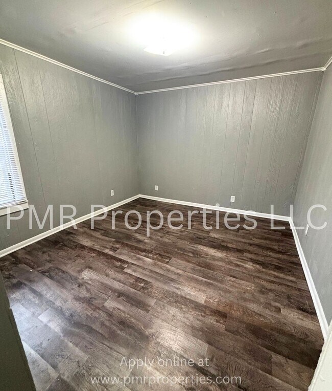 Building Photo - 516 S 16th St