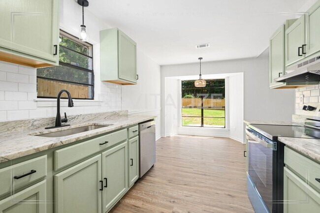 Building Photo - 5812 Hanging Moss Ct