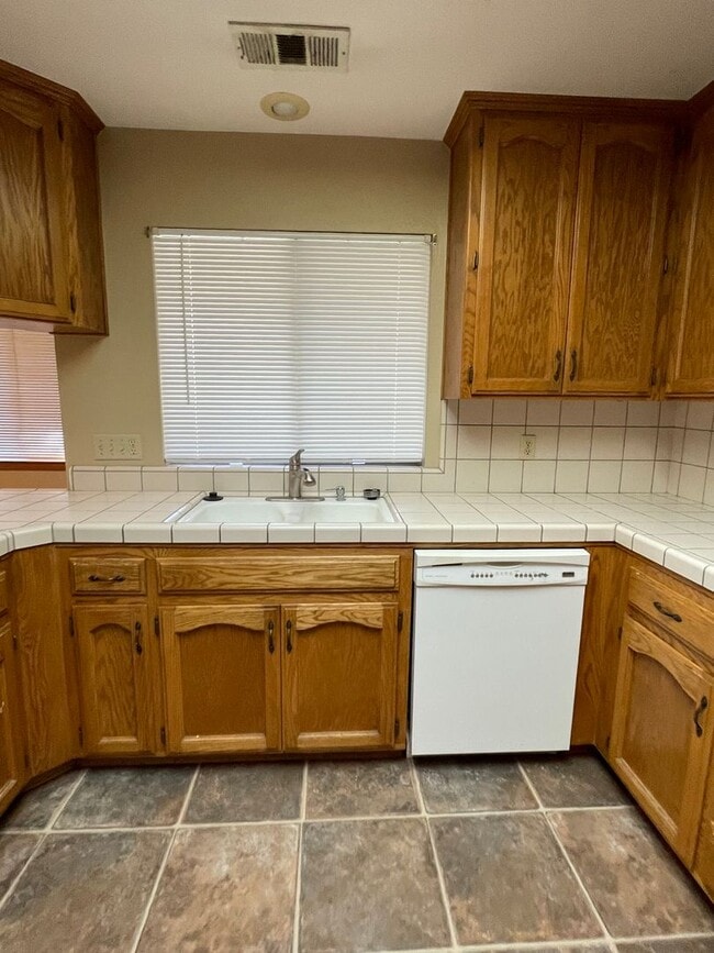 Building Photo - Charming home coming soon in NE Visalia!