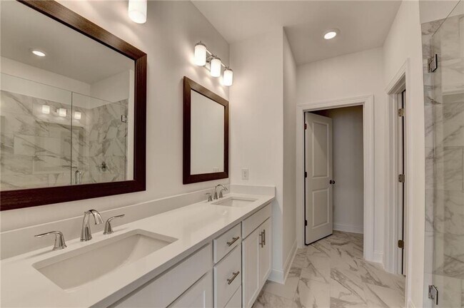 Building Photo - 5422 Howington Ct