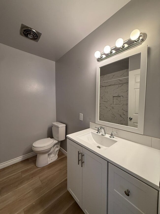 Building Photo - M12150