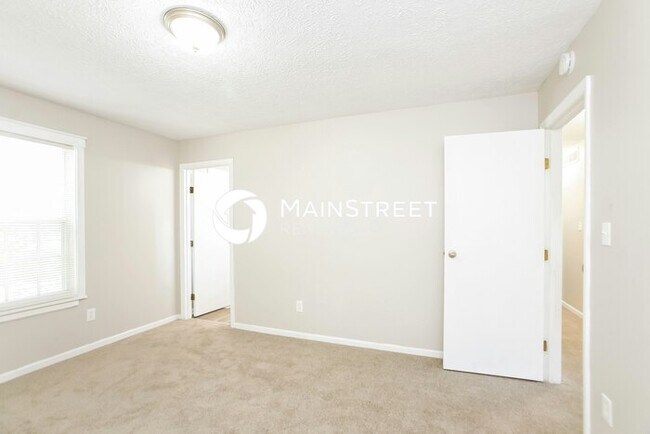 Building Photo - 4 Bedroom Pet-Friendly Home in INDIANAPOLIS, IN with Main Street Renewal