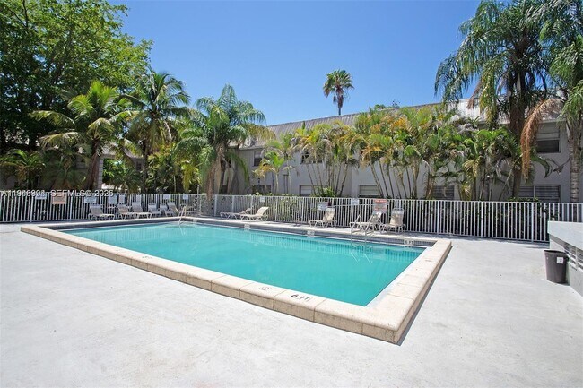 Building Photo - 17255 SW 95th Ave