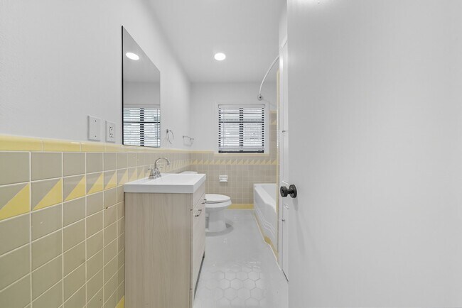 Building Photo - 2326 Wordsworth St