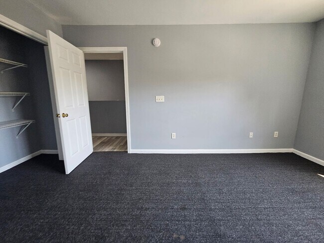 Building Photo - Sun-Filled 3BR/2BA Condo with Two Private Decks