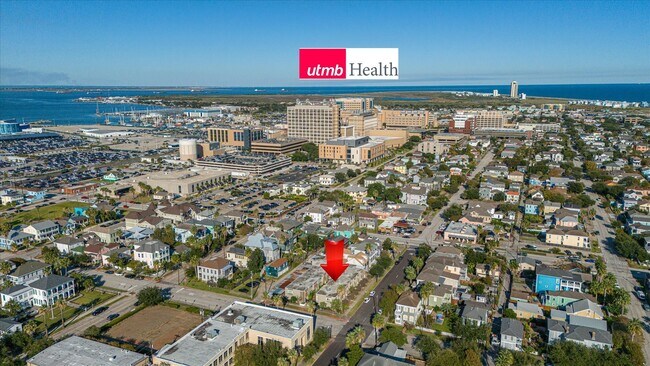 Building Photo - 424 15th St