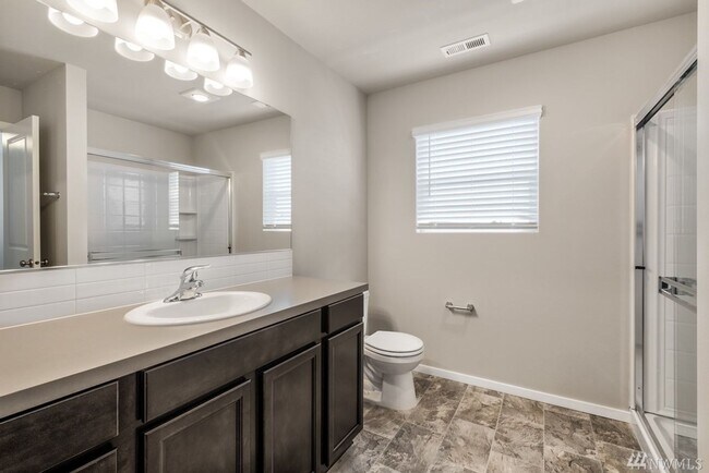 Building Photo - Listed For Rent