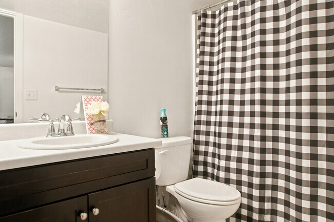 Building Photo - 1096 Emerald Pools Ln