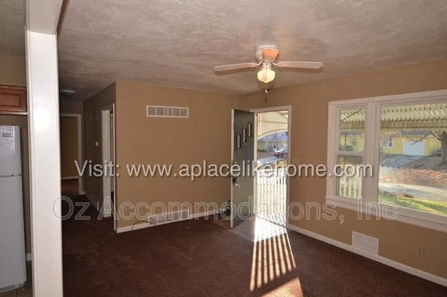 Building Photo - 9811 Marsh Ave