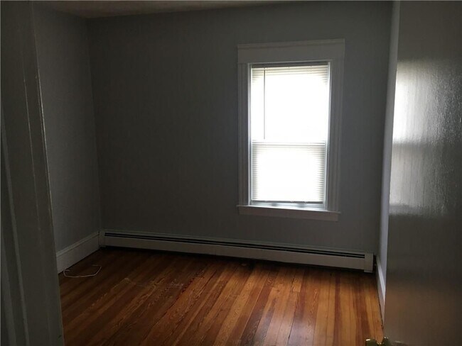 Building Photo - 152 Webster St
