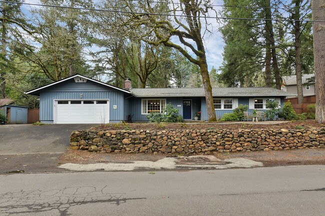 Building Photo - Quaint Remodeled Ranch in Lake Oswego