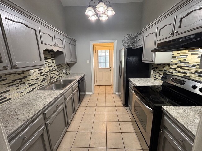 Building Photo - 326 Stoney Creek Ave