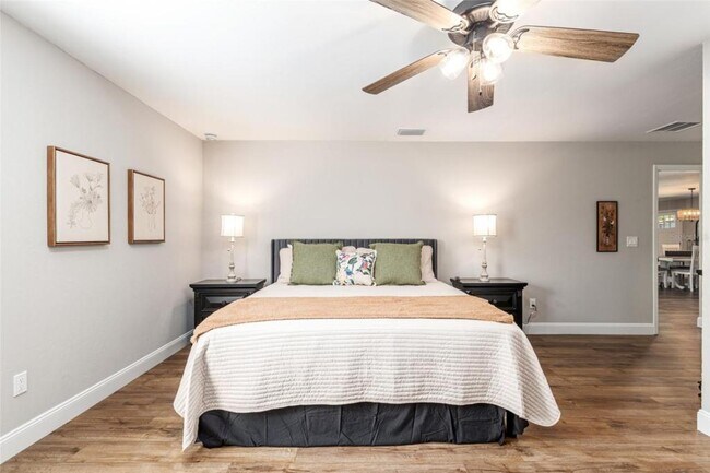 Building Photo - 4530 SE 14th St