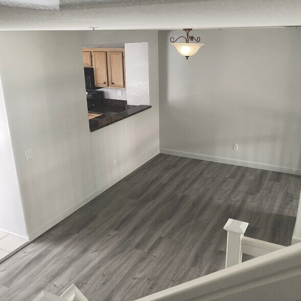 Building Photo - 10140 Wateridge Cir
