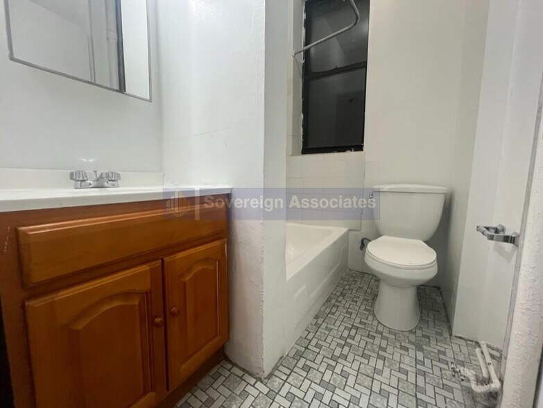 Building Photo - 301 W 141st St