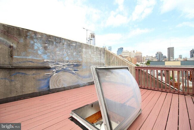 Building Photo - 515 S 12th St