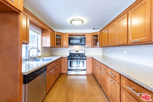 Building Photo - 5426 Colfax Ave