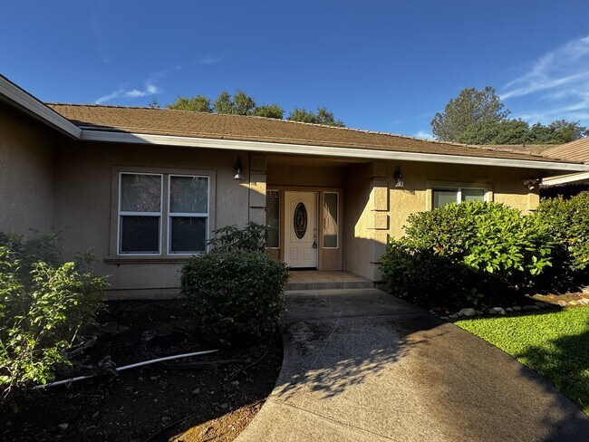 Building Photo - 121 Hart Ln