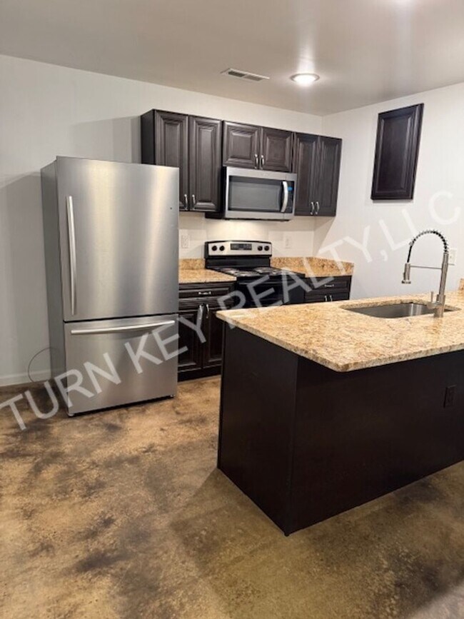 Building Photo - 1035 County Rd