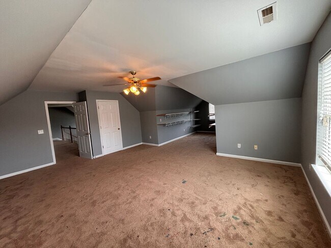 Building Photo - 5 Bedrooms- 3 Bathroom- House in West Rome!