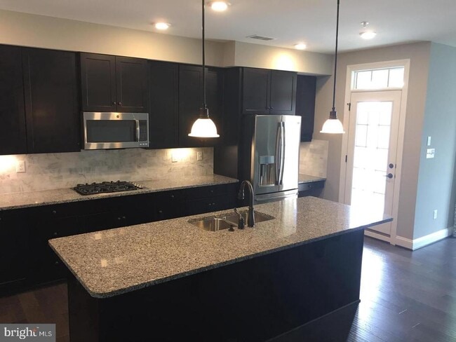 Building Photo - 6489 Jack Linton Dr N