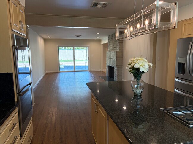 Building Photo - 17537 Margate St