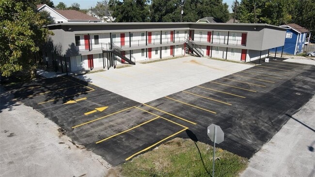 Building Photo - 645 E 11th 1/2 St