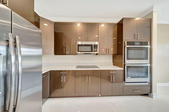 Building Photo - 9893 Brickhill Dr