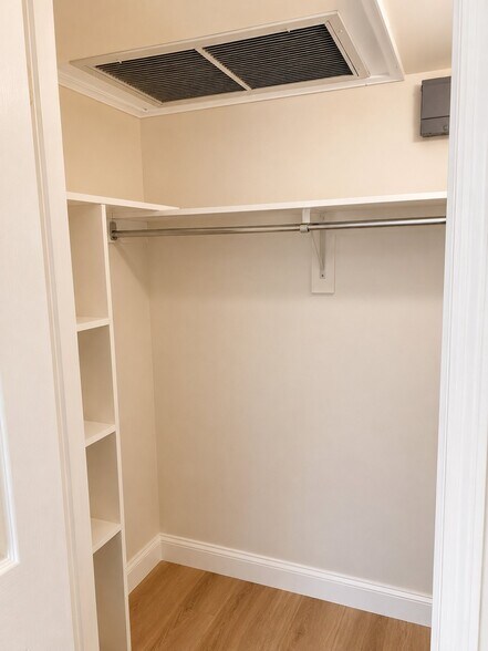 Building Photo - 57 Cheswich Ct