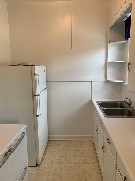 Kitchen - 618 S Farwell St