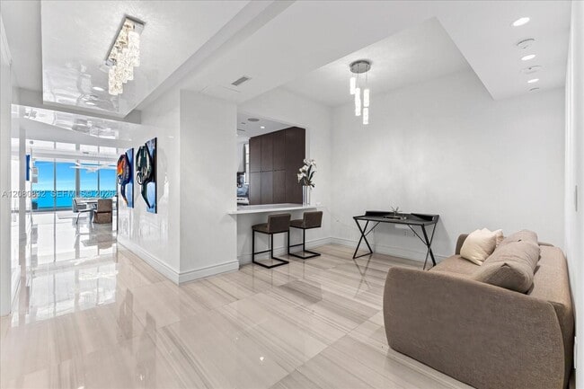 Building Photo - 17901 Collins Ave