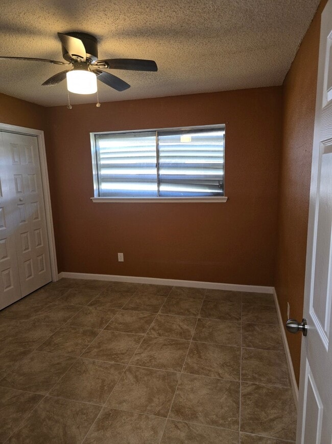 Building Photo - 7218 Oriole St