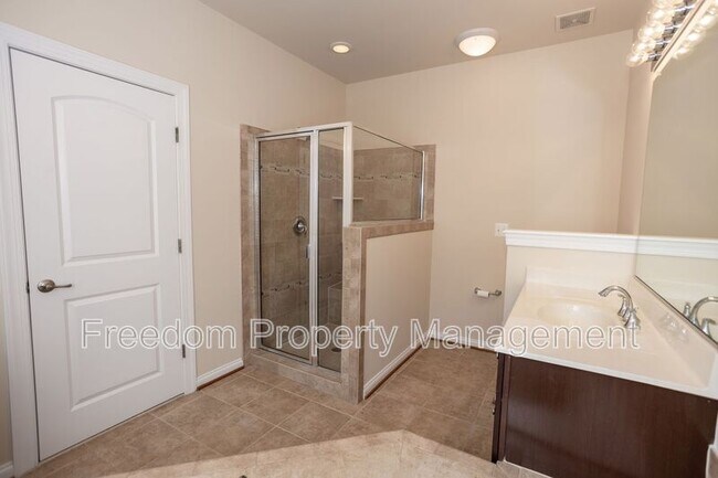 Building Photo - 16021 Pitner St