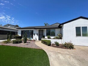 Building Photo - 4BD/2BA on Montezuma!!