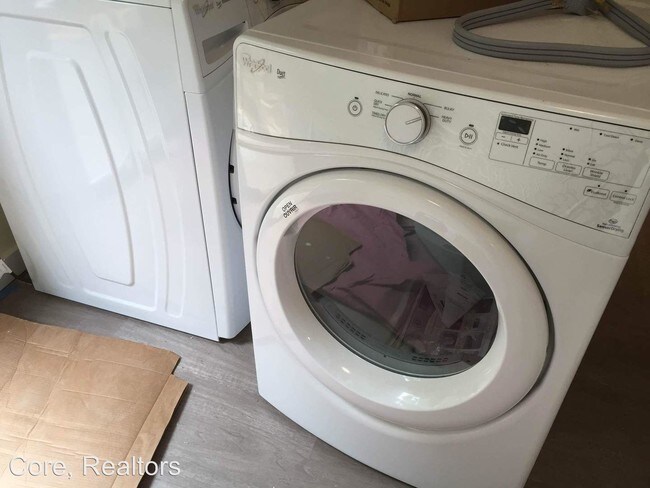 Building Photo - 8915 N Ivanhoe St