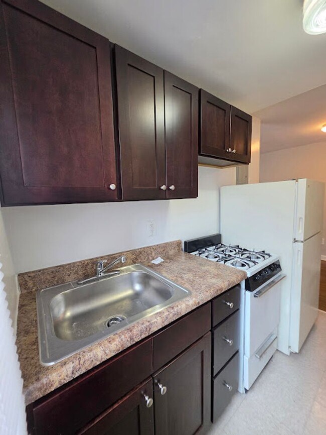 Interior Photo - 1026 45TH ST NE