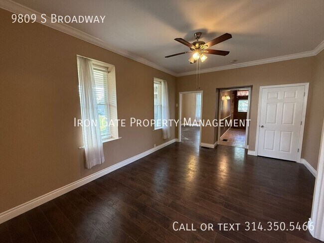 Building Photo - 9809 S Broadway