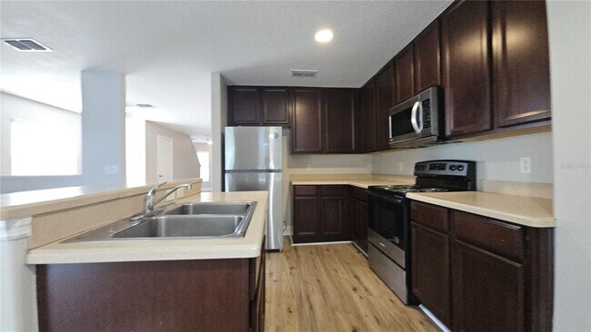 Building Photo - 12706 Somerset Oaks St