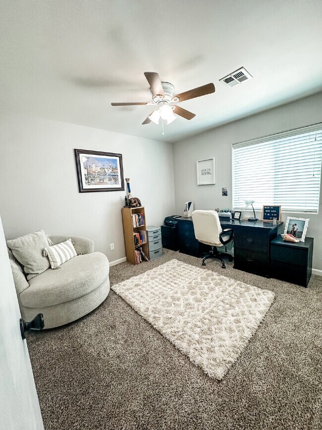 Building Photo - “4-Bedroom, 2-Bathroom Home in Yuma”