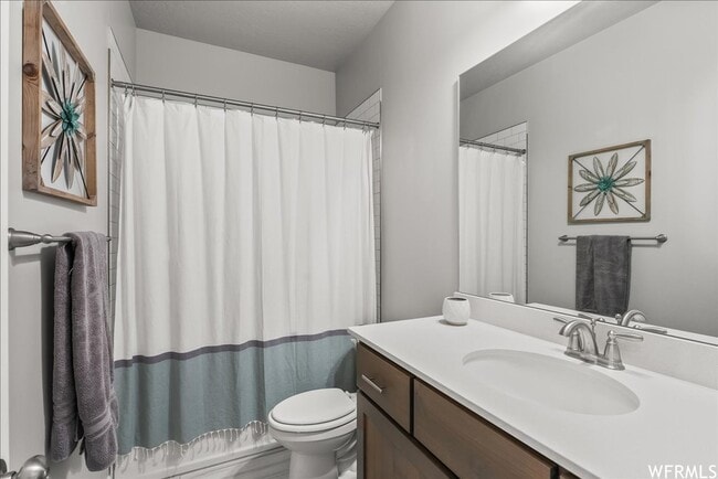 Building Photo - BEAUTIFUL TOWNHOUSE W 2 CAR GARAGE ATTACHED
