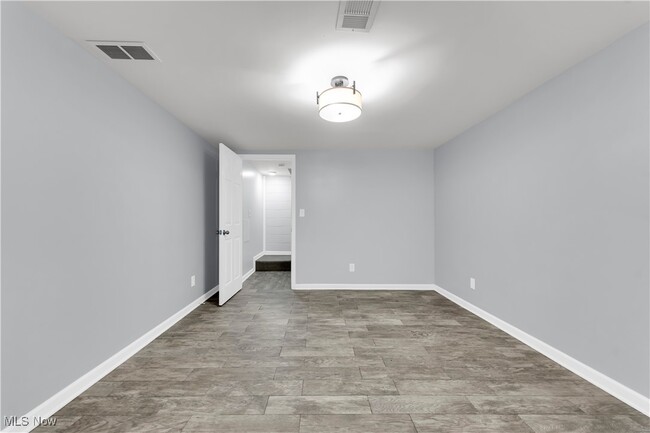 Building Photo - 33555 Wagon Wheel Dr