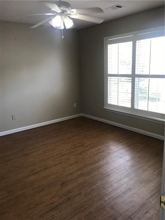 Building Photo - 134 Regent Pl