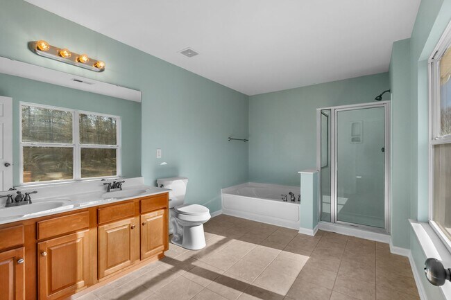 Building Photo - Immaculate 5-bedroom Paradise!