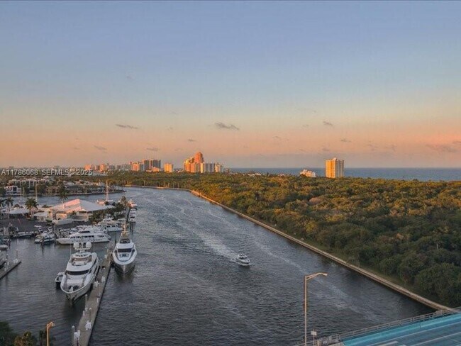 Building Photo - 2670 E Sunrise Blvd