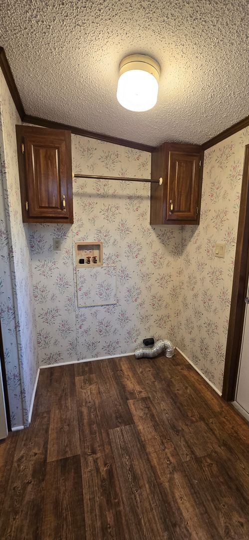 Building Photo - Private 3bd 2bath house